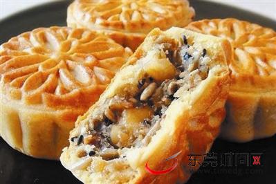 新老月饼暗战微信圈 莲蓉五仁豆沙称霸本土