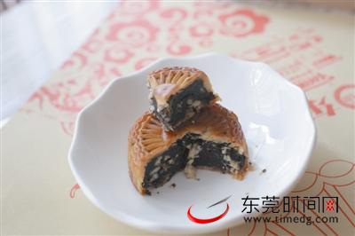 新老月饼暗战微信圈 莲蓉五仁豆沙称霸本土