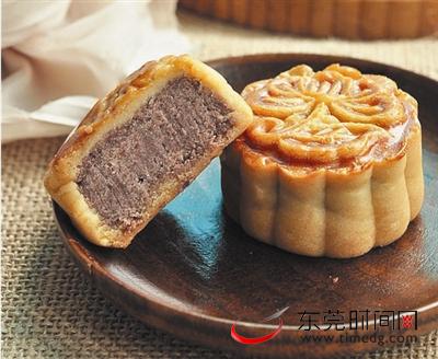 新老月饼暗战微信圈 莲蓉五仁豆沙称霸本土