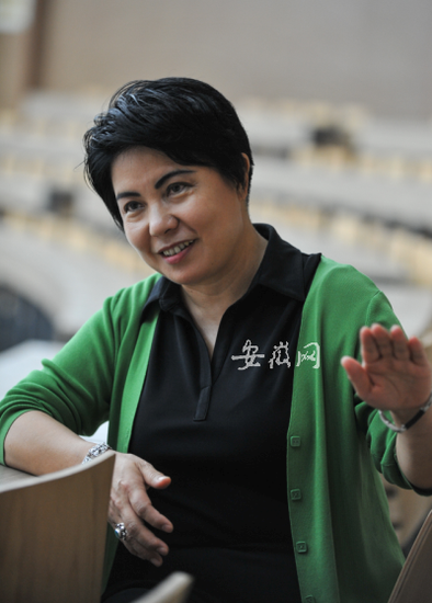 中国互联网第一人张树新回科大开课 写科幻也