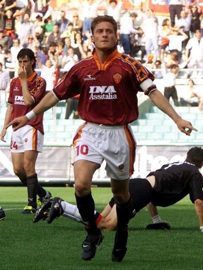 托蒂300球背后:一个人的寂寞和一群人的狂欢(