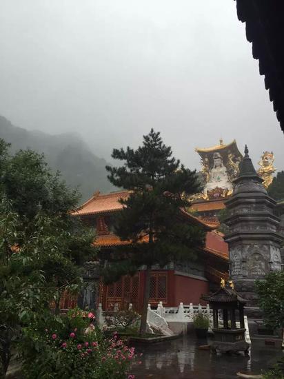 雨后白瀑寺风景秀丽，四面佛殊胜无比