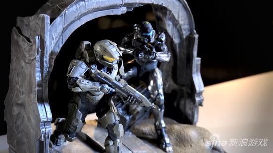 士官长和斯巴达战士洛克的纪念雕像