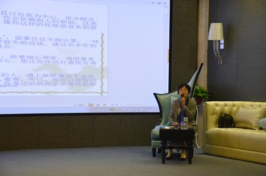 马向真教授为大学辅导员做心理讲座