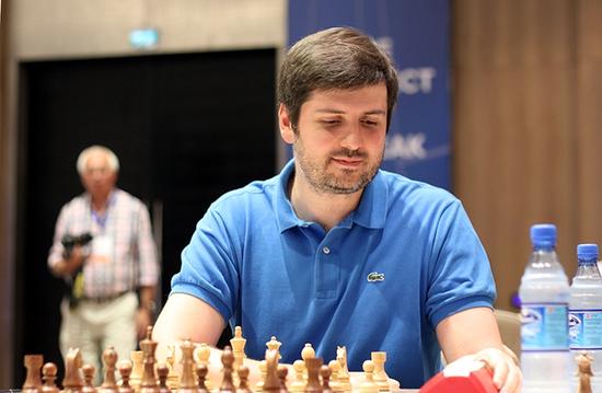 国象世界杯八强战首局 韦奕弈和俄罗斯名将_棋