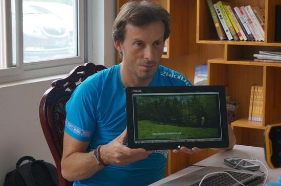 跑步大咖考察舞彩山马赛道:风景优美 坡度陡有