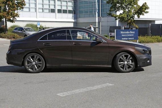 改款奔驰CLA与CLA猎装版谍照 外观小改