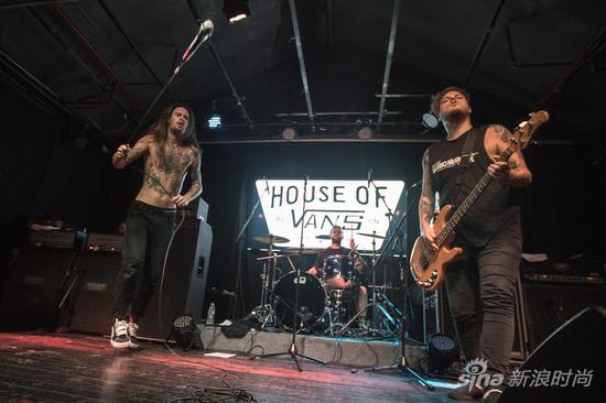 While She Sleeps 1