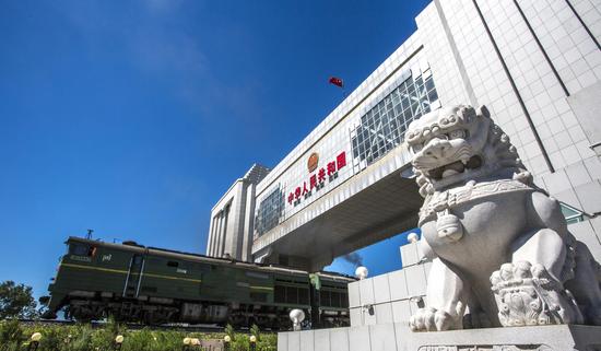 威严国门