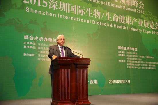图为BIO总裁兼首席执行官詹姆斯?格林伍德致辞