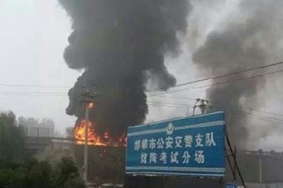 青兰高速邯郸路段4车相撞起火 已致1死3伤