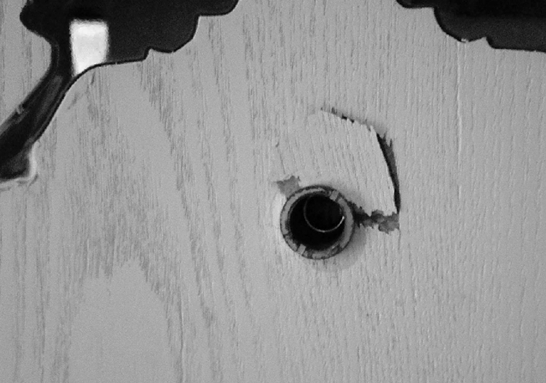 杭州1情侣酒店客房猫眼反装 酒店称被人为破坏