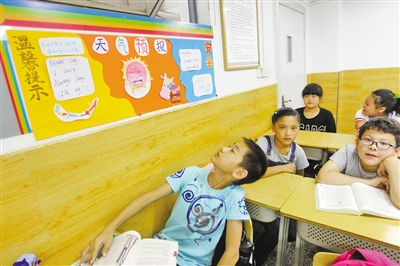 昨日,南岸区川益小学,天气预报也有专人负责张