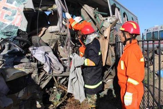 额济纳旗交通事故已确认5死者身份 8伤者