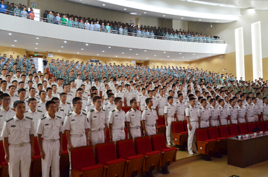 全体起立奏军歌