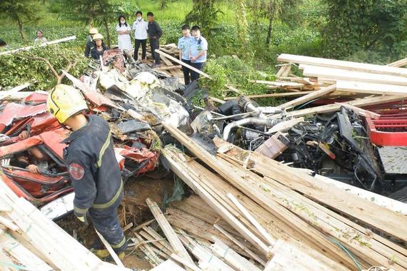 车祸瞬间父爱如山 父亲舍身救了16岁儿子