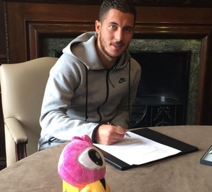 来了！阿扎尔签约加盟新浪体育 扎球王这中文啊