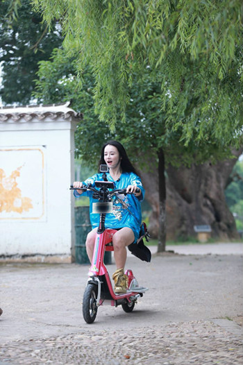 《爸爸3》萌娃辣妈团来袭 冉莹颖潮搭现身|冉莹