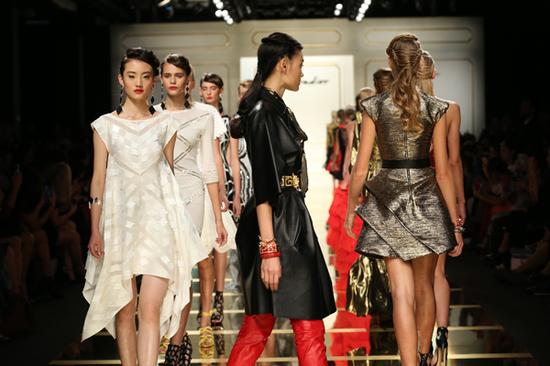 La Koradior携手米兰达-可儿首秀米兰时装周