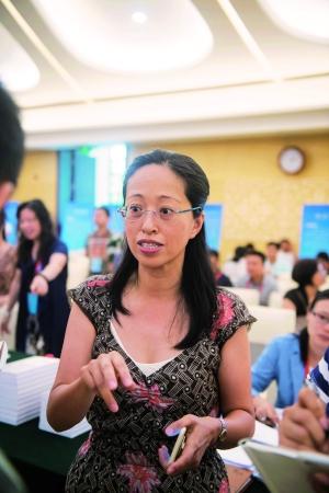 政协委员曾报春提出了小学生作业负担重的问题,市教育局表示,将向各区教育局重申作业减负问题。