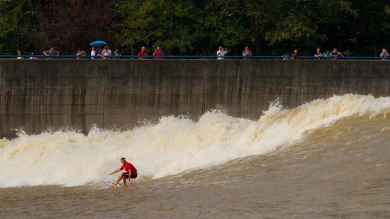 2015年红牛钱塘江冲浪对抗赛（The Red Bull Qiantang Surfing Shootout）将于本月举行。