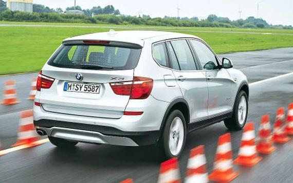 宝马SUV被爆排放超标10倍 股价重跌9.7%_郑