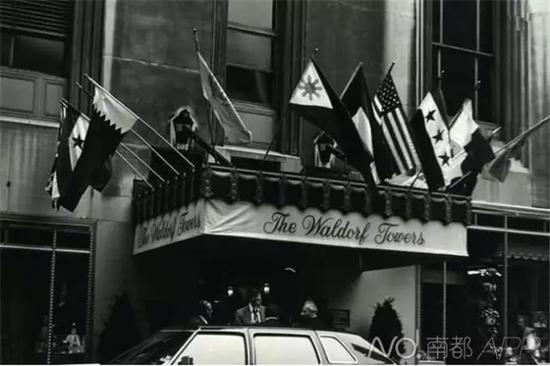 1946年，二战结束后，美、英、法、苏4个战胜国代表在华尔道夫酒店塔楼的一个套间里签订了《世界和平协议》。资料图片
