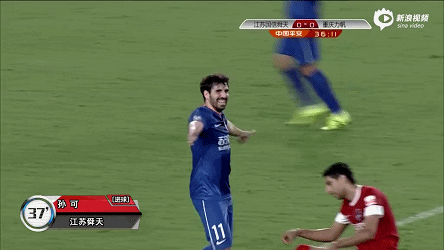 孙可争议破门前后:力帆中卫先推倒卡尔坦森?|gif