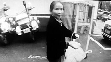 金华1拾荒老奶奶捡2000元送派出所 不留姓名