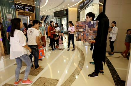 鄭州街頭偶遇方特魔法師