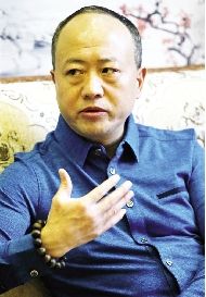 湖北恩施华龙村集团董事长龙华阶。