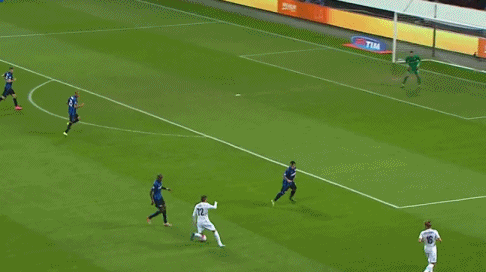 动图-汉达诺维奇再次失误 卡利尼奇铲射入空门