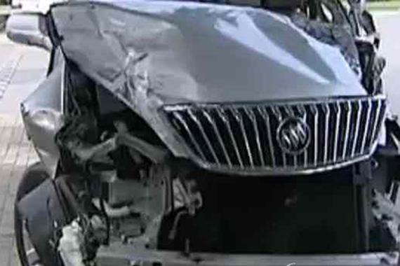 男子遇惨烈车祸气囊未开 4S店称撞击不够