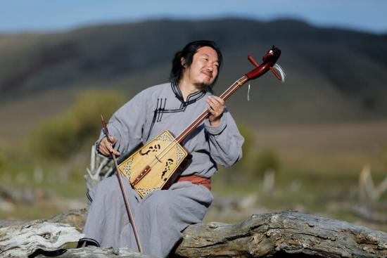 韩冰出道歌曲《天边的故乡》获腾格尔肯定|韩