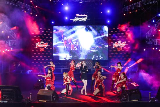 张靓颖被谁伤过 wz1H-fxieyms4159193.jpg