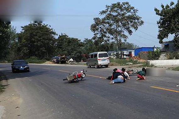 做梦一家人出车祸了 B11k-fxieymv7712090.jpg