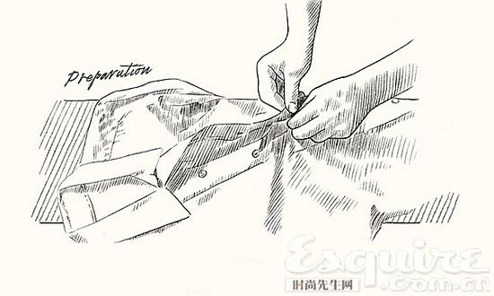 导语:着装会影响周围人对自己的评价,我们都希望自己看上去干净又利落。衬衫作为上班族的首选之一,虽然市场上出现很多免熨烫衬衫,但真正的免熨效果仍然仅限于65%以下低含棉量衬衫。纯棉面料经过强力免熨处理后往往丧失了纯棉特有的亲肤感,换句话说高档衬衫要达到最佳穿着效果一定是要熨烫的,而且熨烫后不变形,不变硬。(文章来源:时尚先生网) Step 1:从清洁开始做起 衬衫一定不要穿到脏再洗,而应该穿着最多1天就洗涤。如果太脏,一是影响形象二是很难洗回原色。但也没必要都送去干洗店清理,有条件的话最好手
