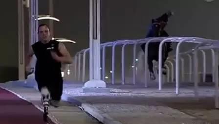 谁说人不如马快 南非刀锋战士400米跑完爆赛