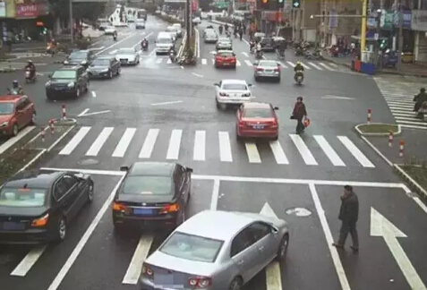 这些歪招 真的能躲避电子眼?