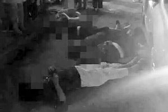 两轿车相撞失控撞6名广场舞大妈 2人死亡