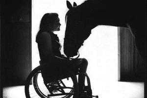 残缺也是一种美！关注残疾人马术 马背面前都平等