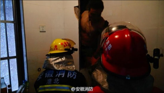 濉溪一裸男从18楼烟筒口掉到一楼 身体多处骨