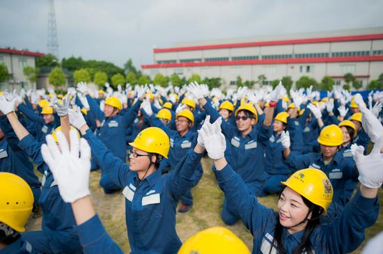 广州供电局“90后”员工快闪秀 200人合唱为祖国庆生_新浪城市_新浪网