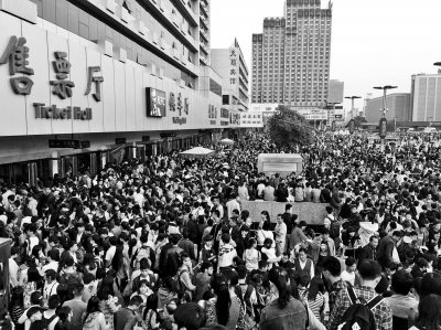  国庆 7天长假网友神预测 调侃 高速 大 堵车 景区排