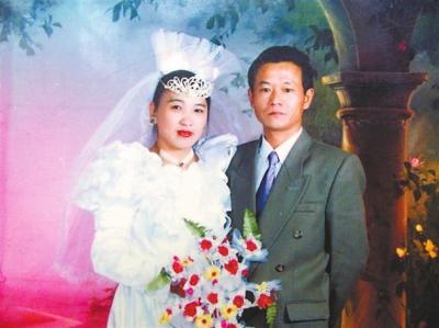 河南军人复员摆地摊养智障儿女子仰慕英雄执意