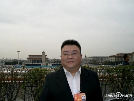 皎力文(力闻),陕西广播电视台著名广播节目主持人、全国劳动模范、全国优秀新闻工作者,汽车调频《长安夜话》主持人。