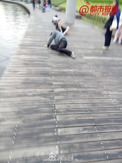 鄭州公司員工業(yè)績未完成圍如意湖爬行