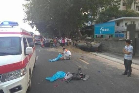 新婚男超速开车看手机 油门当刹车撞死2对母子