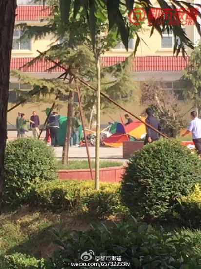 新乡一观光飞机空中翻滚后坠落 机上3人死亡