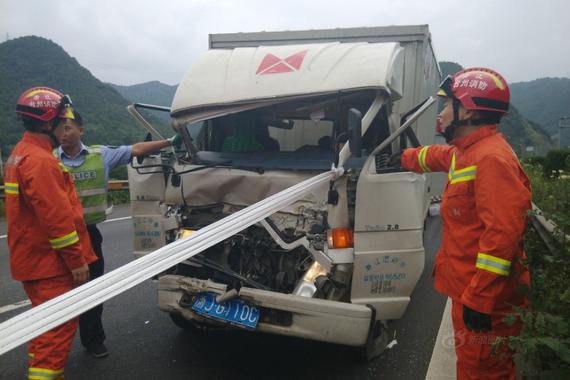 高速发生车祸 救援车辆被堵伤者身亡